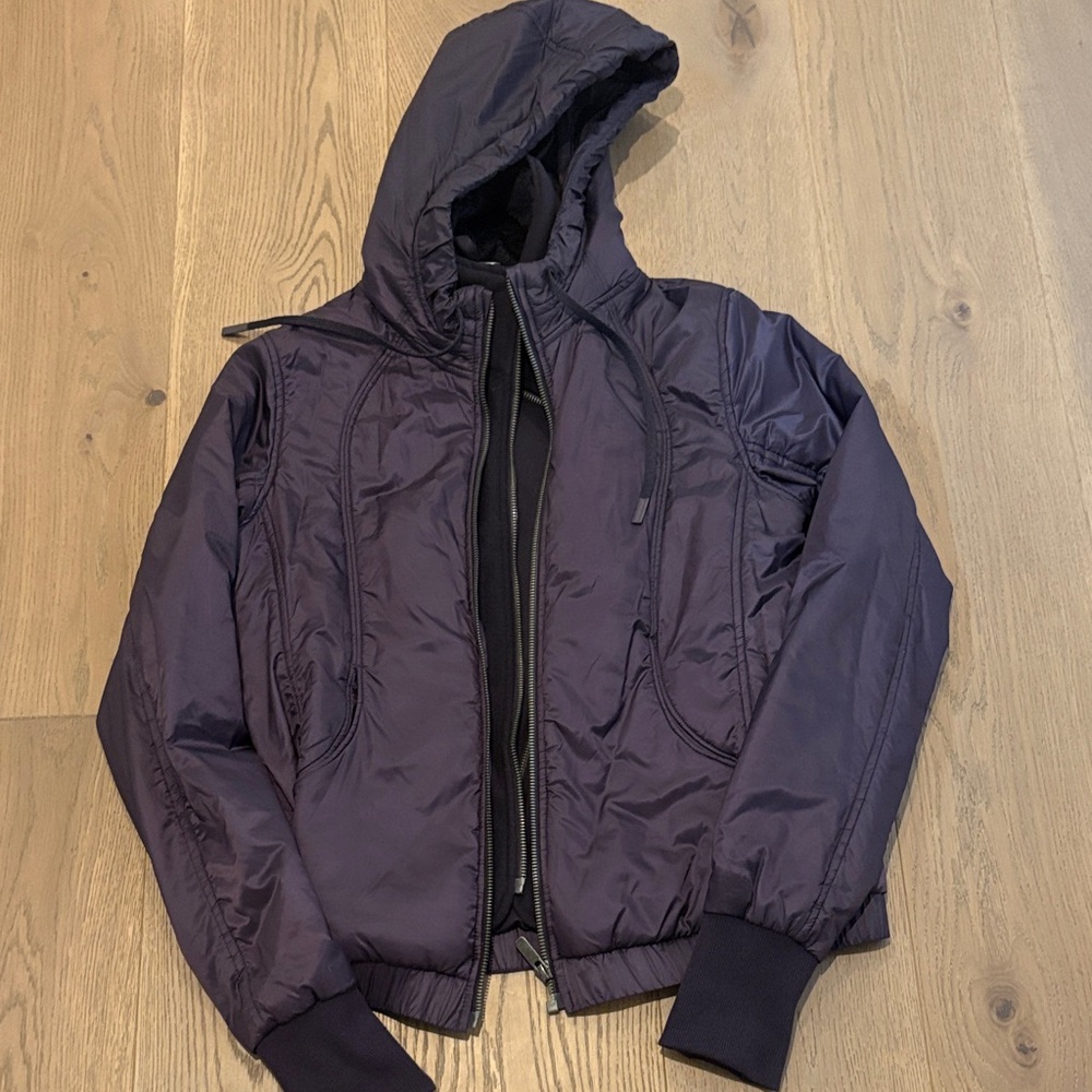Lululemon Women’s Size 6 Dark Purple Hooded Jacket.